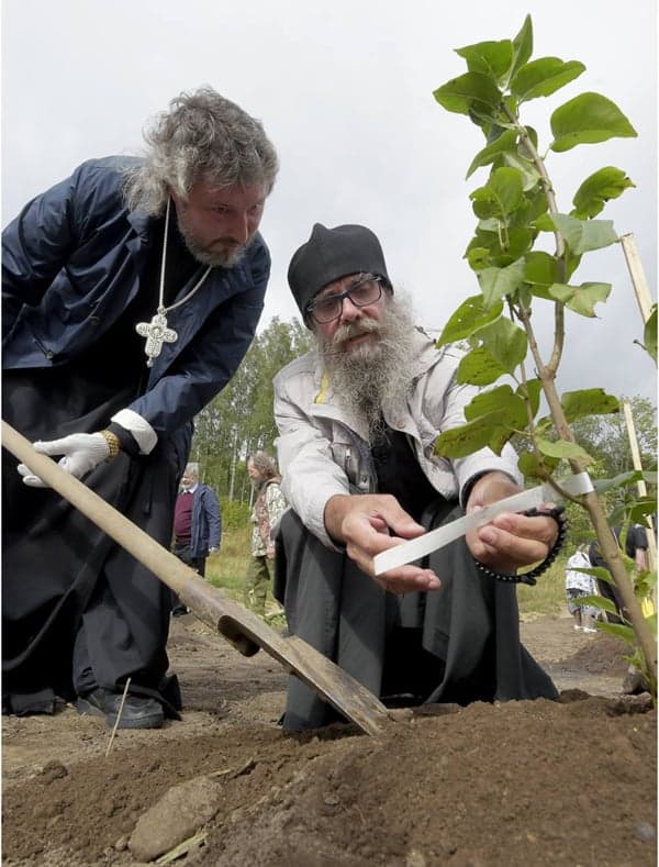 В честь Александра Невского заложили первый на северо-западе России сад сирени