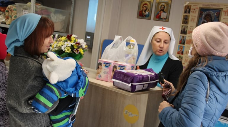 На территории восстанавливаемого собора в Екатеринбурге открылся центр гумпомощи