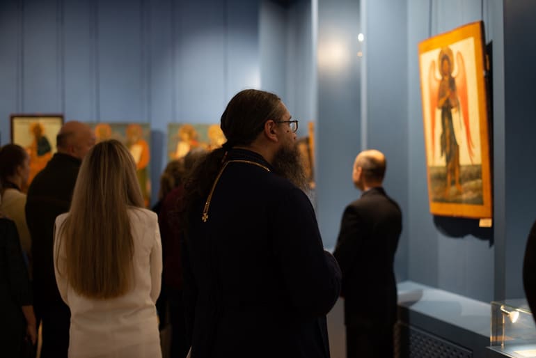 В музее Донецка открыли постоянную экспозицию с уникальными иконами