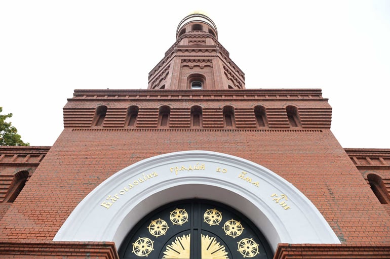 Восстановленной 55-метровой колокольне петербургского монастыря вернут белый цвет