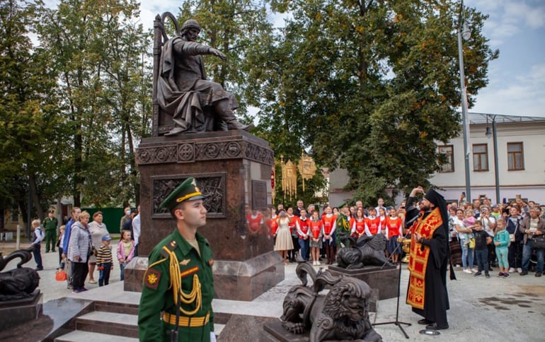 Памятник Александру Невскому в редком исполнении открыли в Егорьевске
