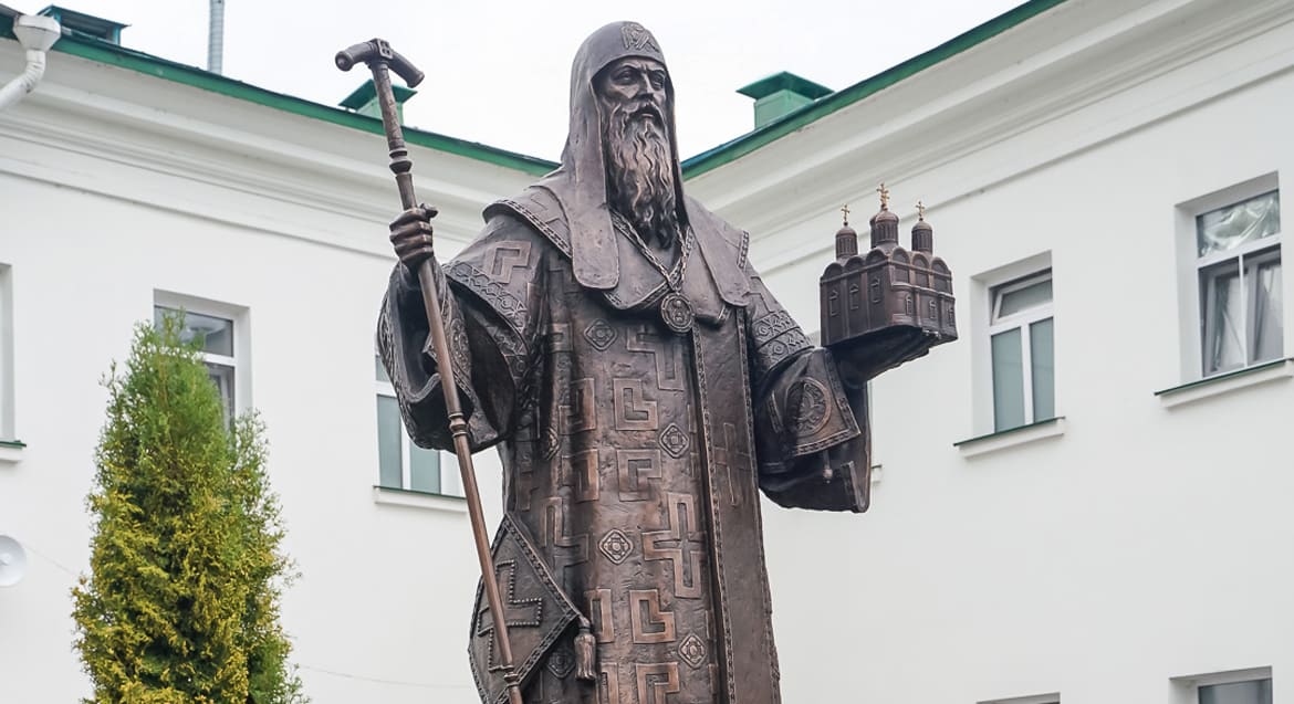 Памятник святителю Алексию Московскому установили в возрожденном им монастыре