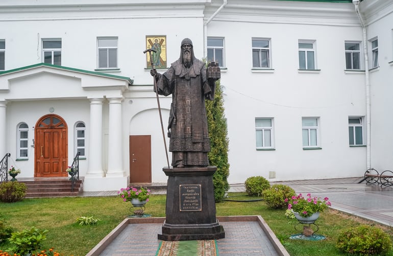 Памятник святителю Алексию Московскому установили в возрожденном им монастыре