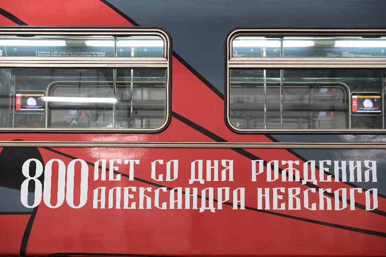 По московскому метро поехал поезд в честь святого Александра Невского