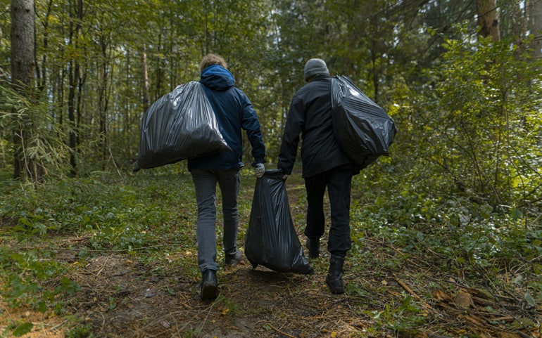 Студенты столичных ВУЗов очистили от мусора древнюю дорогу Подмосковья