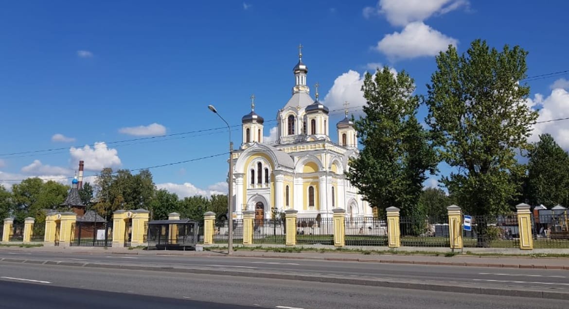 Патриарх Кирилл освятил возрожденный храм на Октябрьской набережной Петербурга