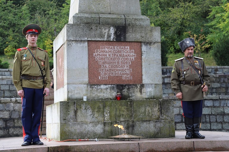 В Германии потомственные российские казаки почтили память соотечественников – героев двух войн
