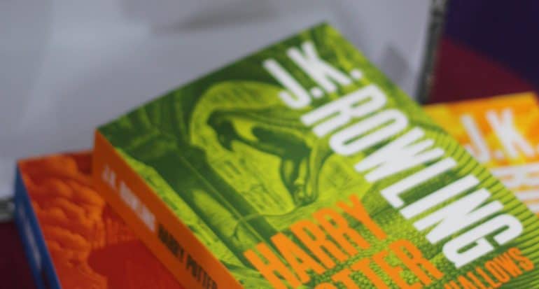 В Церкви противопоставили комиксу про супергероя-гомосексуалиста новую книгу Джоан Роулинг