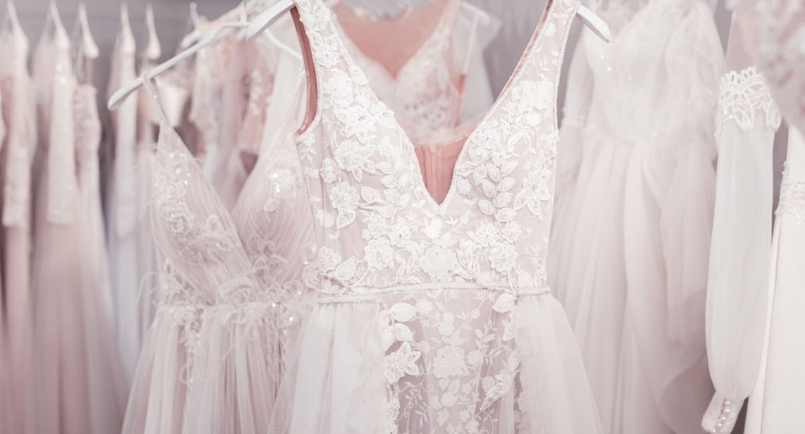 Могут ли жених и будущие свекры видеть свадебное платье невесты до свадьбы?