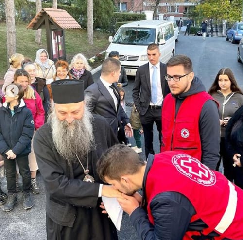 Патриарх Сербский Порфирий сдал кровь для нуждающихся в ней