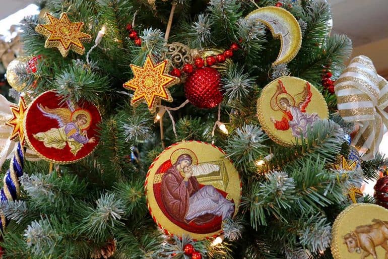 Монахини в Екатеринбурге решили возродить теплую рождественскую традицию. Посмотрите, это правда очень красиво