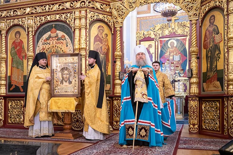 В Казахстане встретили патриарший подарок – икону Спаса Нерукотворного
