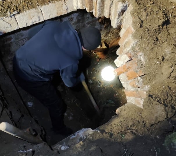 В Зеленокумске нашли 100-летний склеп, предположительно, с останками священника