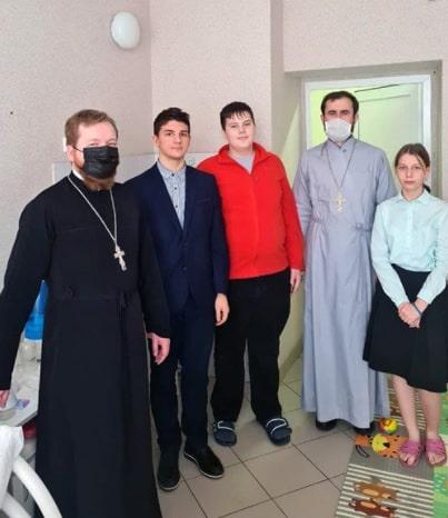 Священники навестили детей, пострадавших при взрыве в монастыре Серпухова