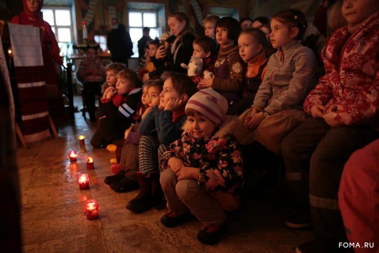 Звездочеты и ангелы у Никитских ворот, — в Москве состоялся фестиваль Рождественских вертепов