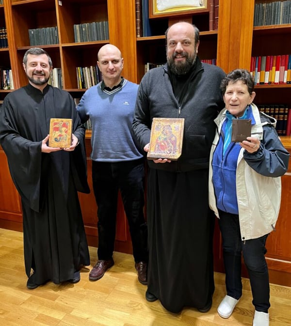 Семья мусульман передала Сербской Церкви иконы, спасенные 30 лет назад