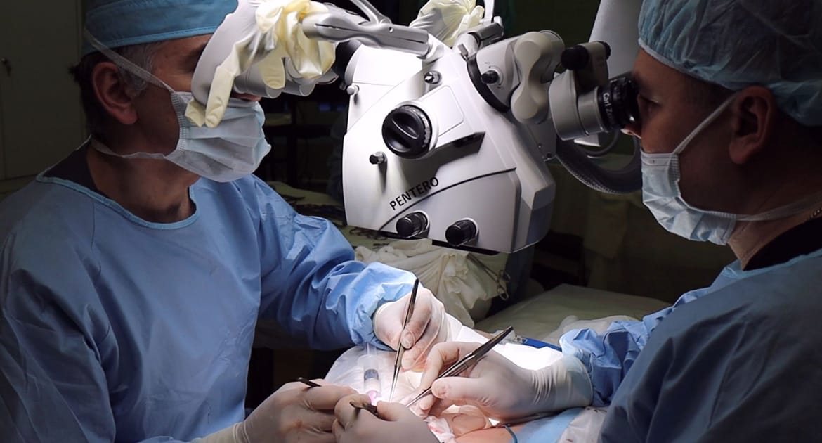 В Петербурге хирурги за 11 часов операции спасли девочке почти оторванную руку