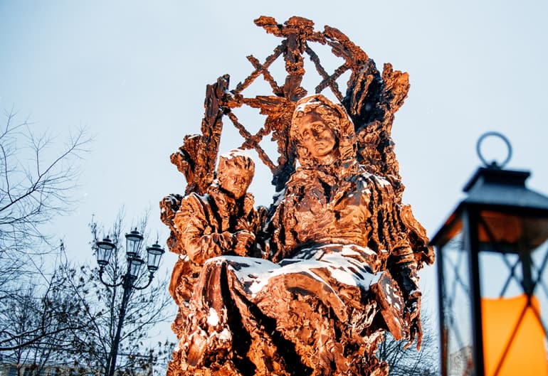 Открыт памятник учителям блокадного Ленинграда