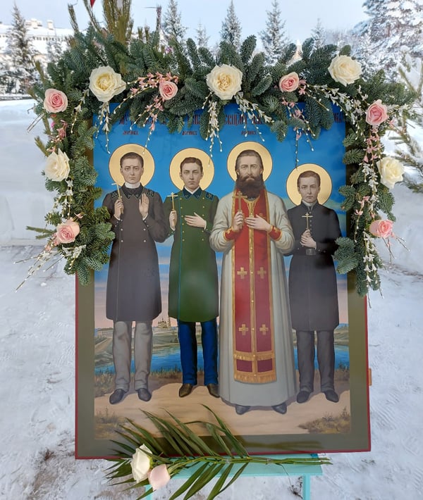 Освящена икона семьи новомучеников – отца-священника с тремя сыновьями