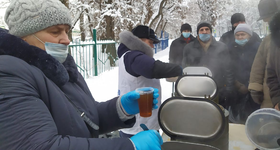Приходы в Ульяновске организовали уличное кормление нуждающихся