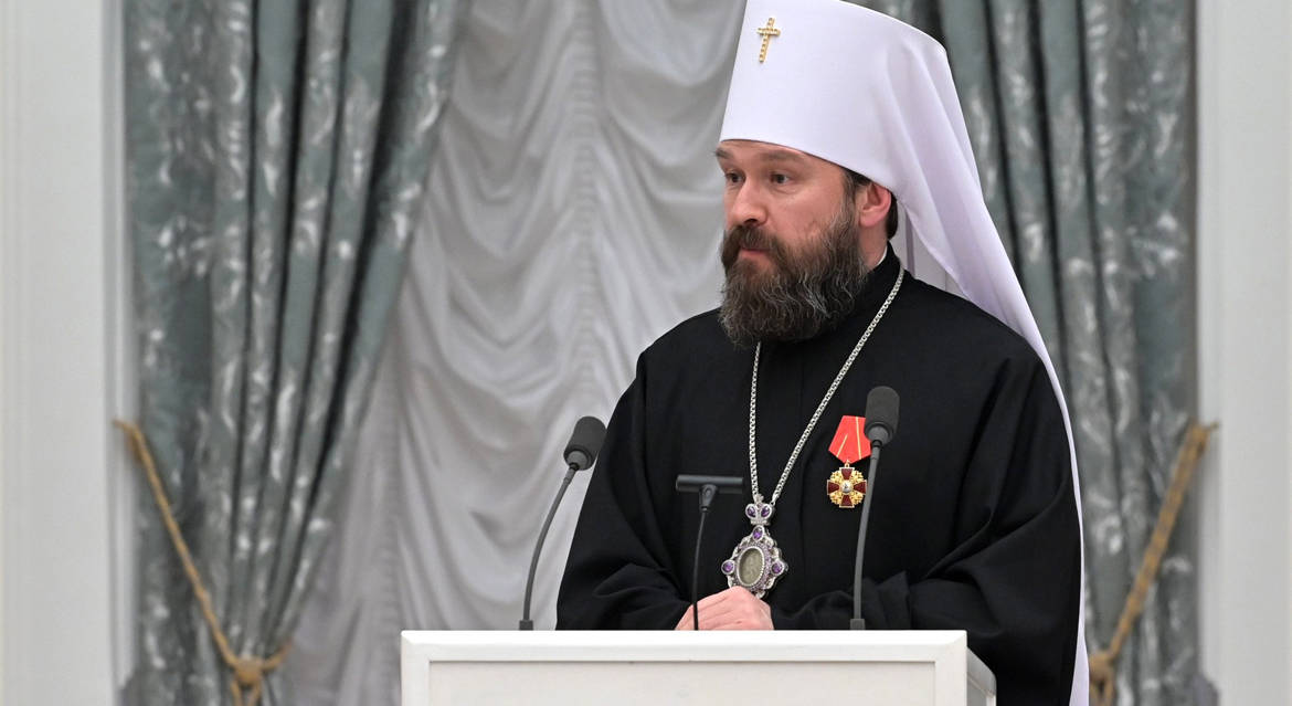 На вручении госнаграды митрополит Иларион напомнил, что гонимым христианам нужна помощь