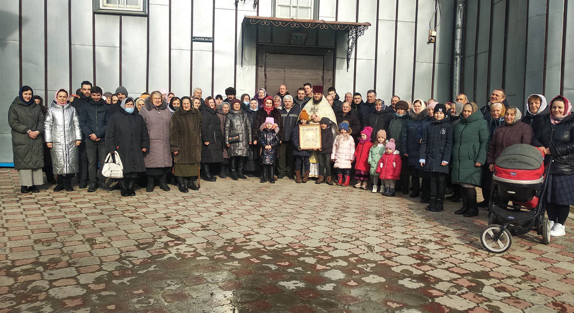 Приход в Черновицкой области отметил третью годовщину молитвенного стояния за свой храм