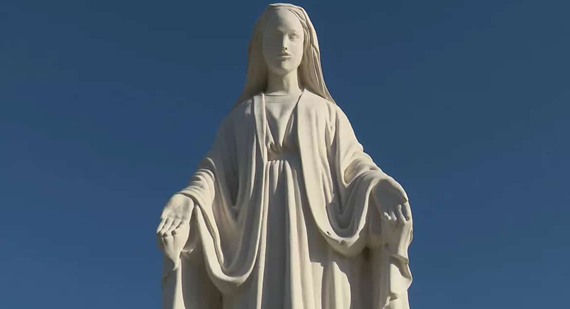 Защитникам секуляризма помешала статуя Девы Марии на западе Франции