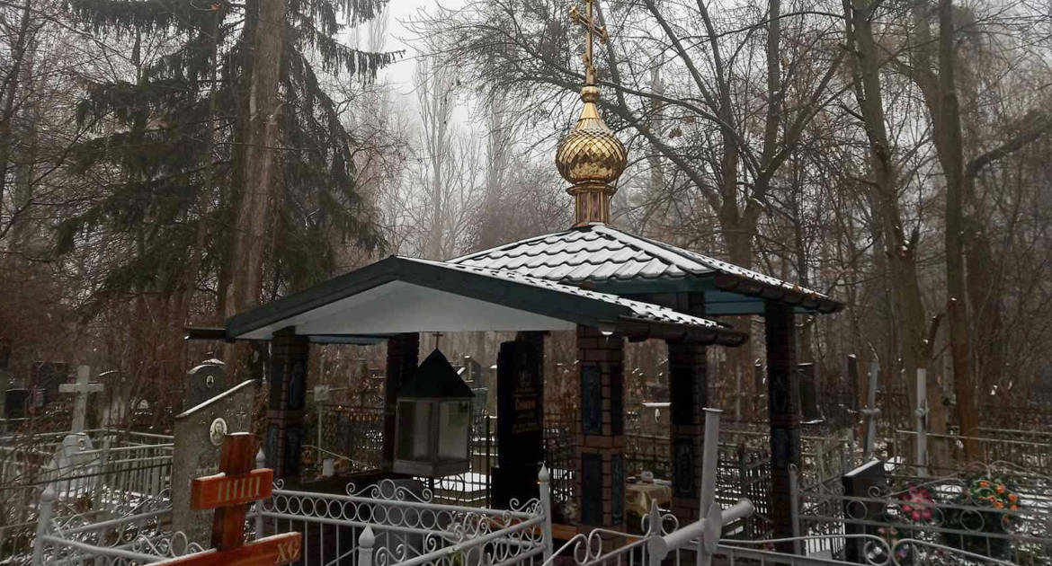 В Виннице уже не в первый раз вандалы осквернили могилу православного архиепископа