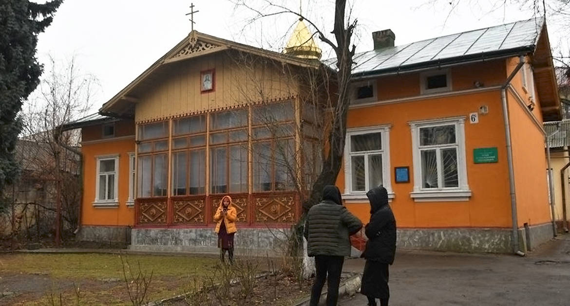 Власти Ивано-Франковска срочно решили снести храм, отобранный у общины Украинской Церкви