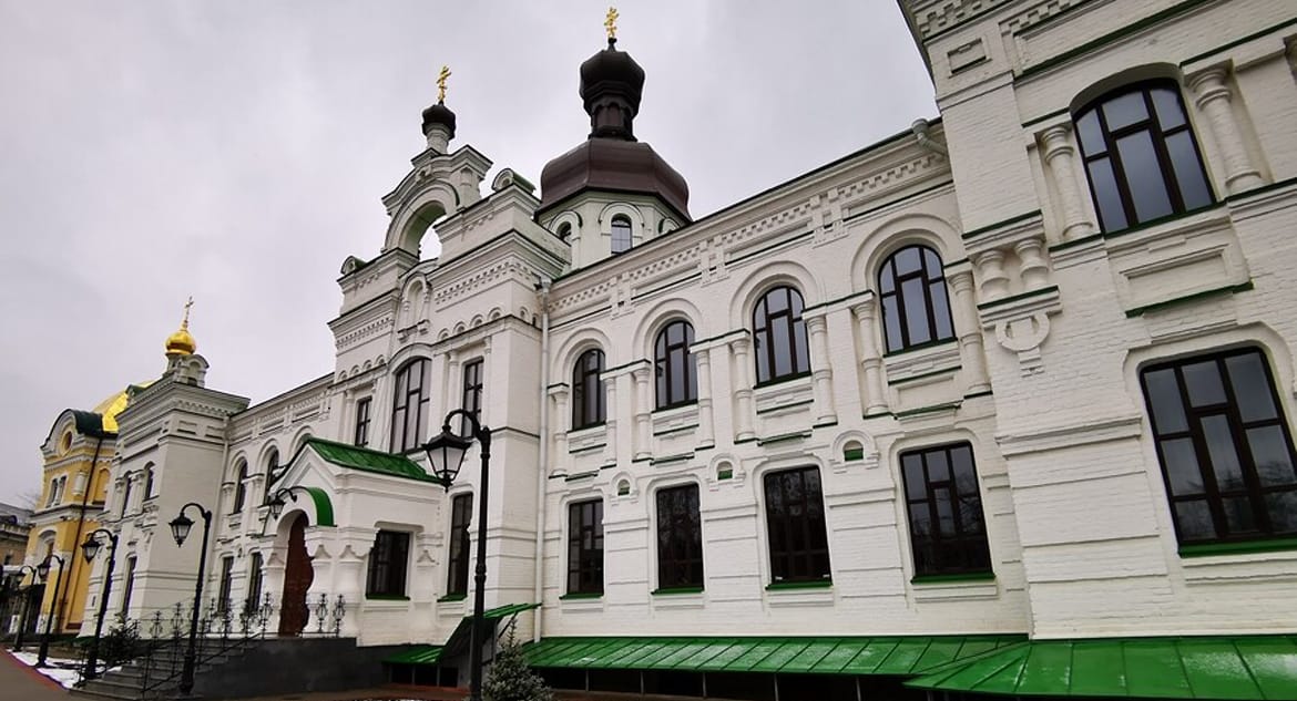 В Русской Церкви молятся о единоверцах в Киево-Печерской лавре в связи с обысками в обители