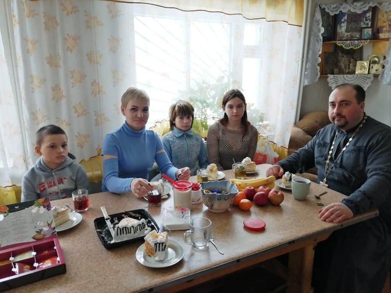 Несколько беженцев с Донбасса крестились в Орловской епархии