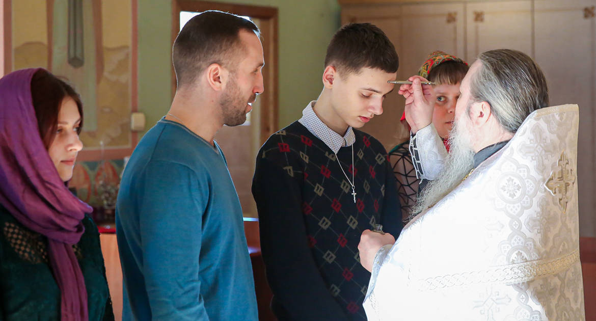 Две семьи беженцев покрестили своих детей в Нижегородской епархии