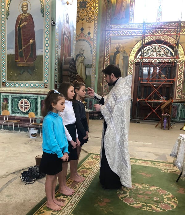 Еще трое детей с Донбасса крестились в Нижегородской епархии