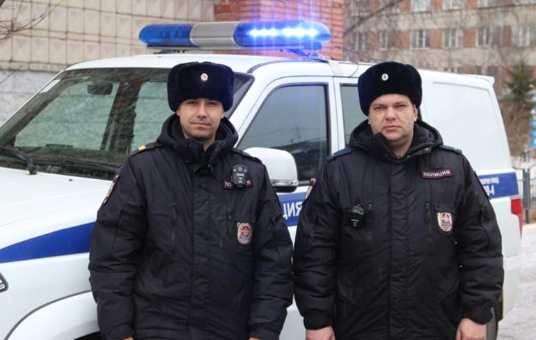 Томские полицейские спасли из горящего дома мать с шестью детьми