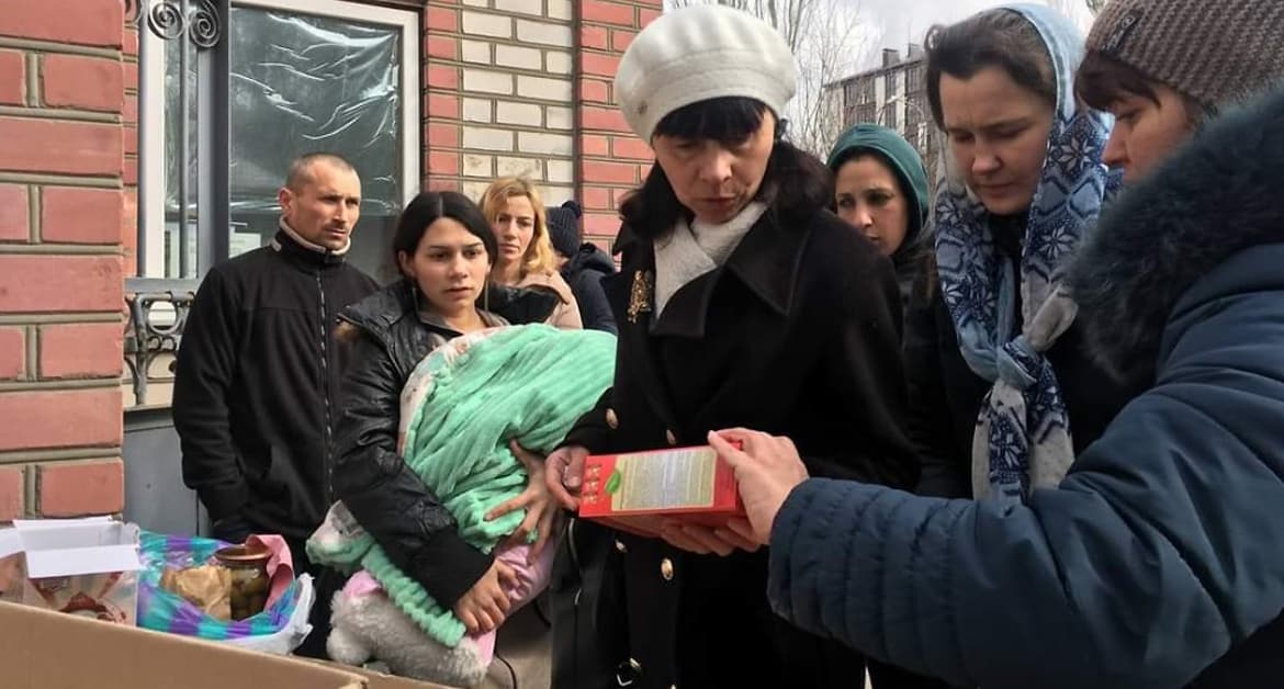 Епархии Украинской Церкви помогают пострадавшим мирным жителям