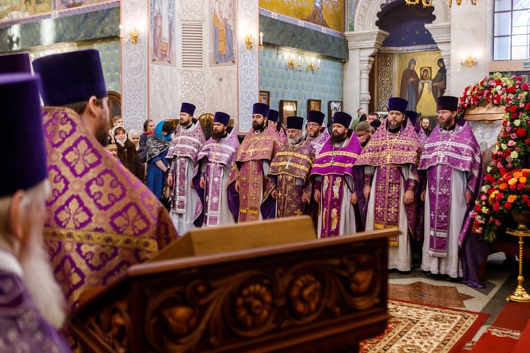 Представители Поместных Церквей помолились в Екатеринбурге у «Державной» иконы Богородицы