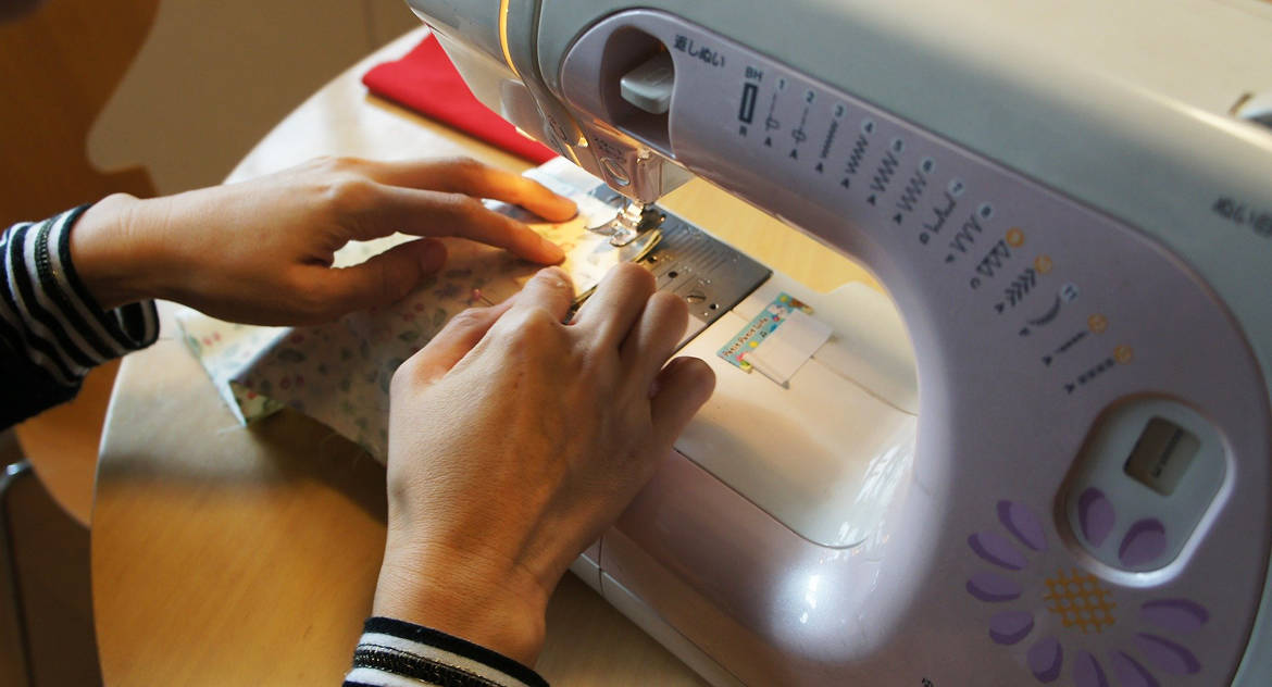 Сочинская епархия начала обучать нуждающихся мам швейному делу