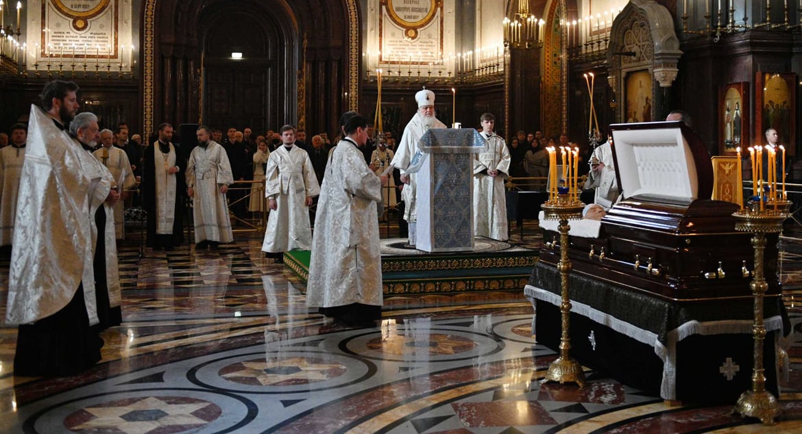 Патриарх Кирилл совершил отпевание Владимира Жириновского в храме Христа Спасителя