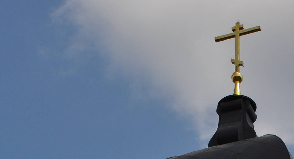 Ко Дню Крещения Руси на Владимирский храм в Крылатском установили купол с крестом