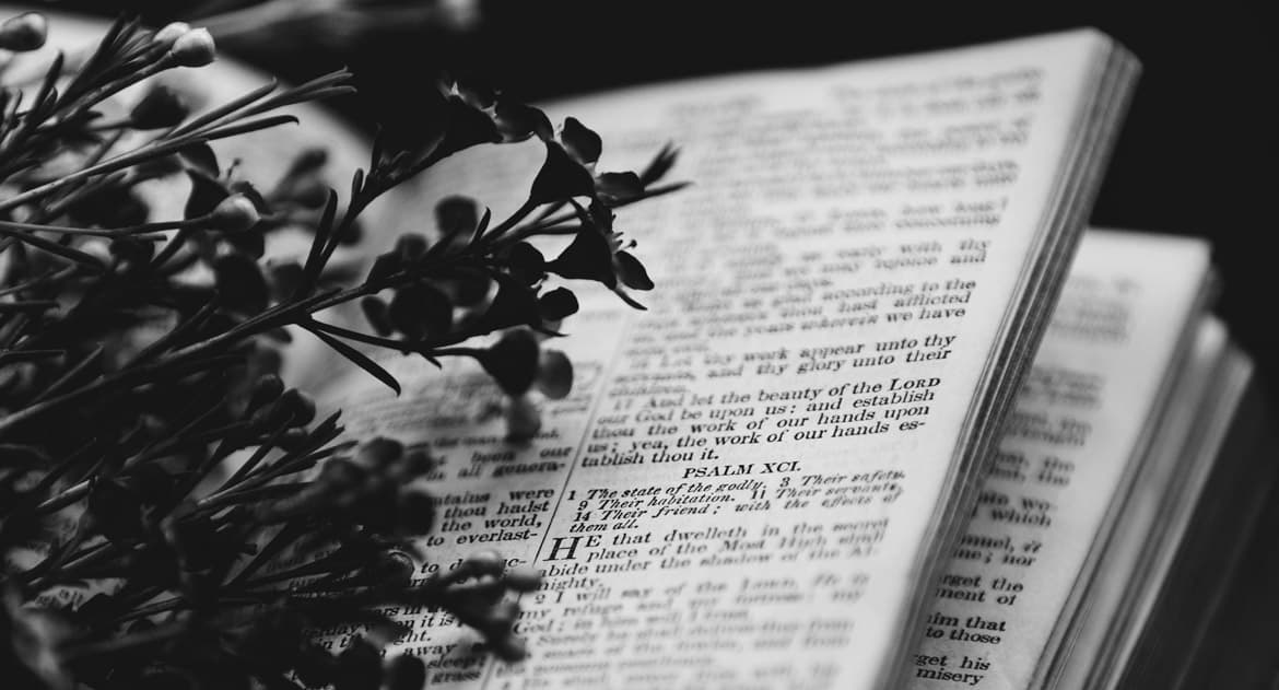 Можно ли читать Псалтирь об усопшем на Страстной и Светлой?