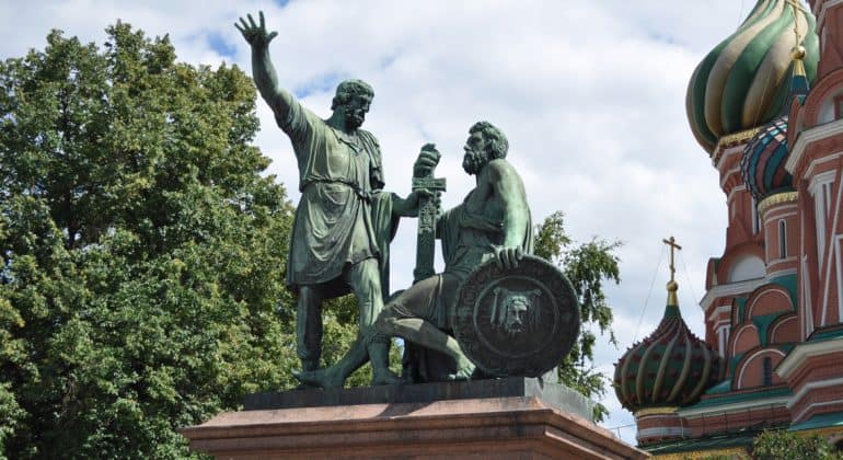 Отреставрированный памятник Минину и Пожарскому откроют в Москве 4 ноября