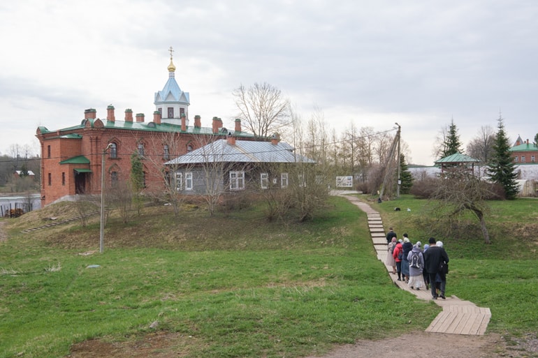 В Петербурге представили паломнический маршрут по трем древним монастырям