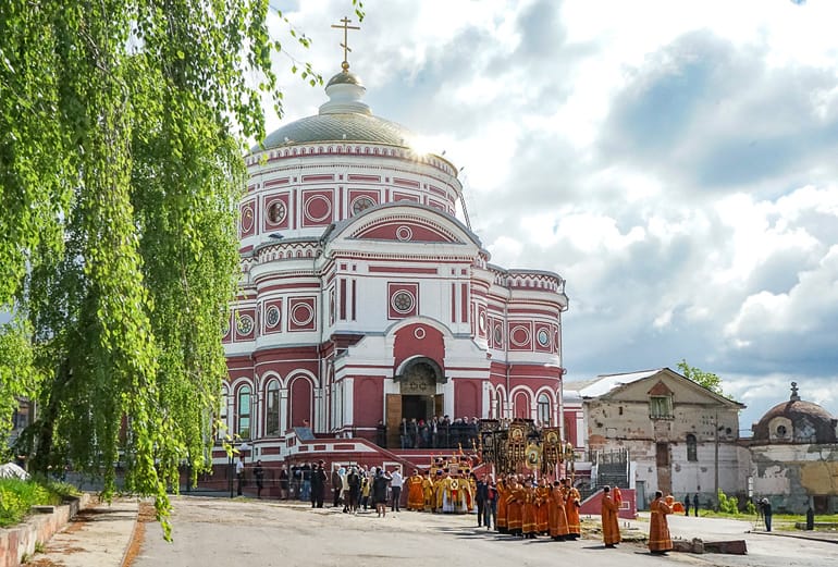 В Курске освятили возрожденную «жемчужину» – уникальный Воскресенский храм