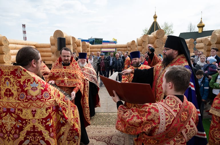 Освящен закладной камень самого большого деревянного храма Московской епархии