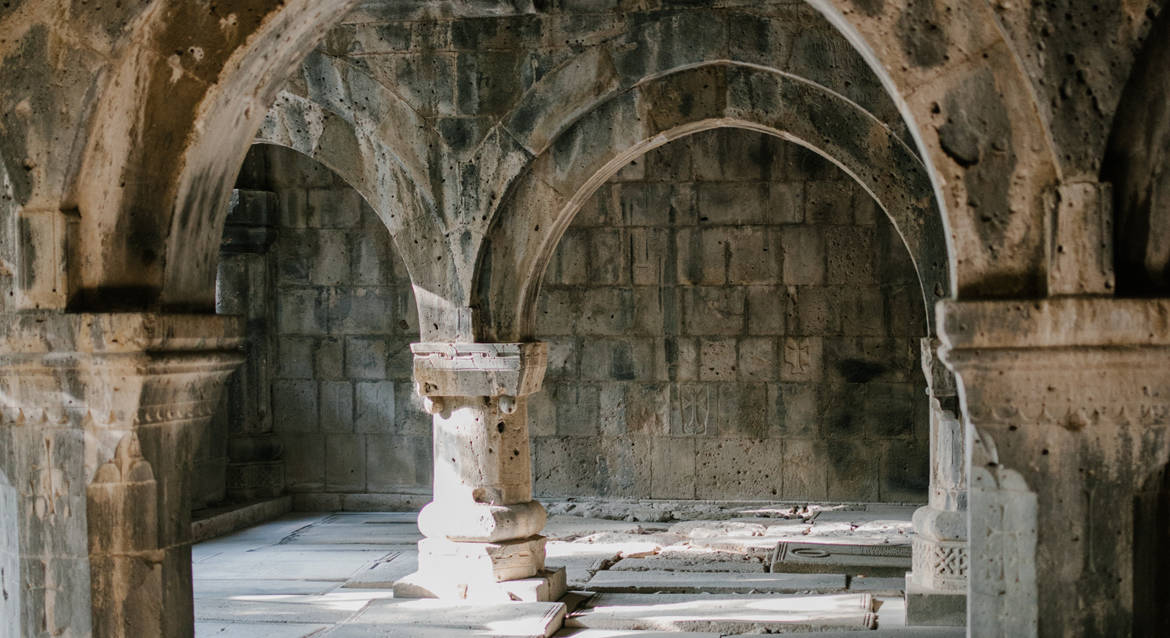 Руины монастыря XVII века обнаружили при реставрации университета в Бухаресте