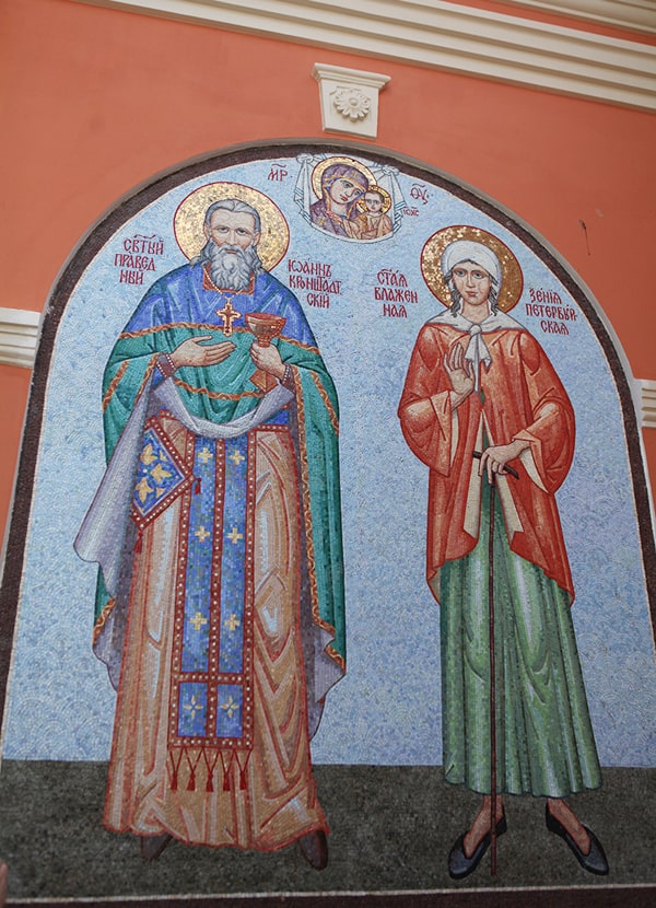 Александро-Невскую лавру украсила мозаичная икона с изображением двух известных святых Петербурга