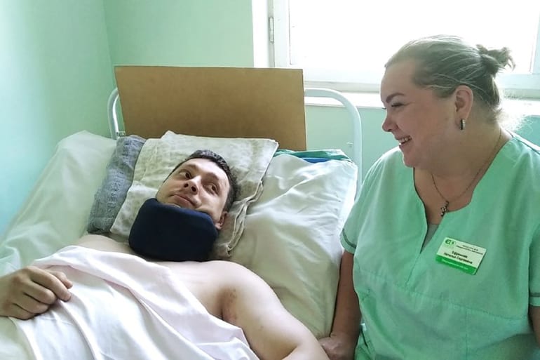 В Кузбассе медсестра спасла жизнь мужчине, неудачно нырнувшему в озеро: теперь он называет ее ангелом-хранителем