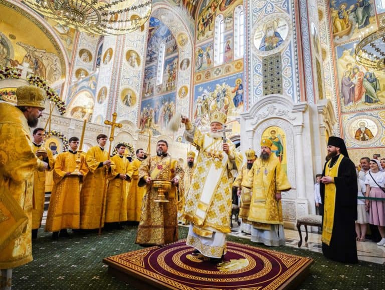 Андреевский храм геленджик фото Патриарх Кирилл освятил храм в Новороссийске и собор в Геленджике - Православный