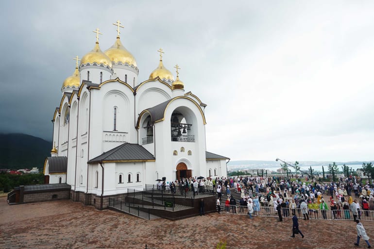 Патриарх Кирилл освятил храм в Новороссийске и собор в Геленджике