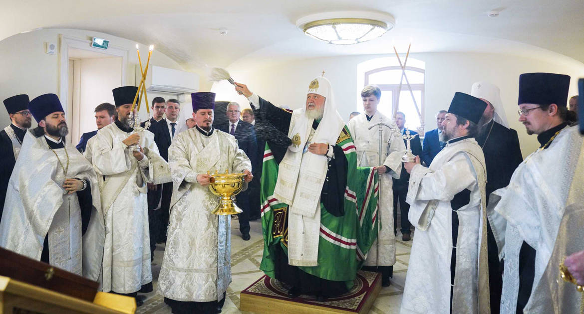 В Минске патриарх Кирилл возложил цветы к двум знаковым памятникам и освятил храм